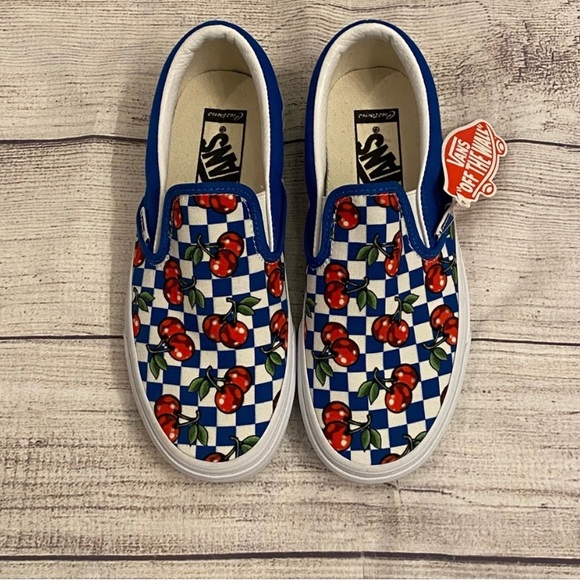 Vans Shoes - NWT Rare Vans size 6w/4.5m